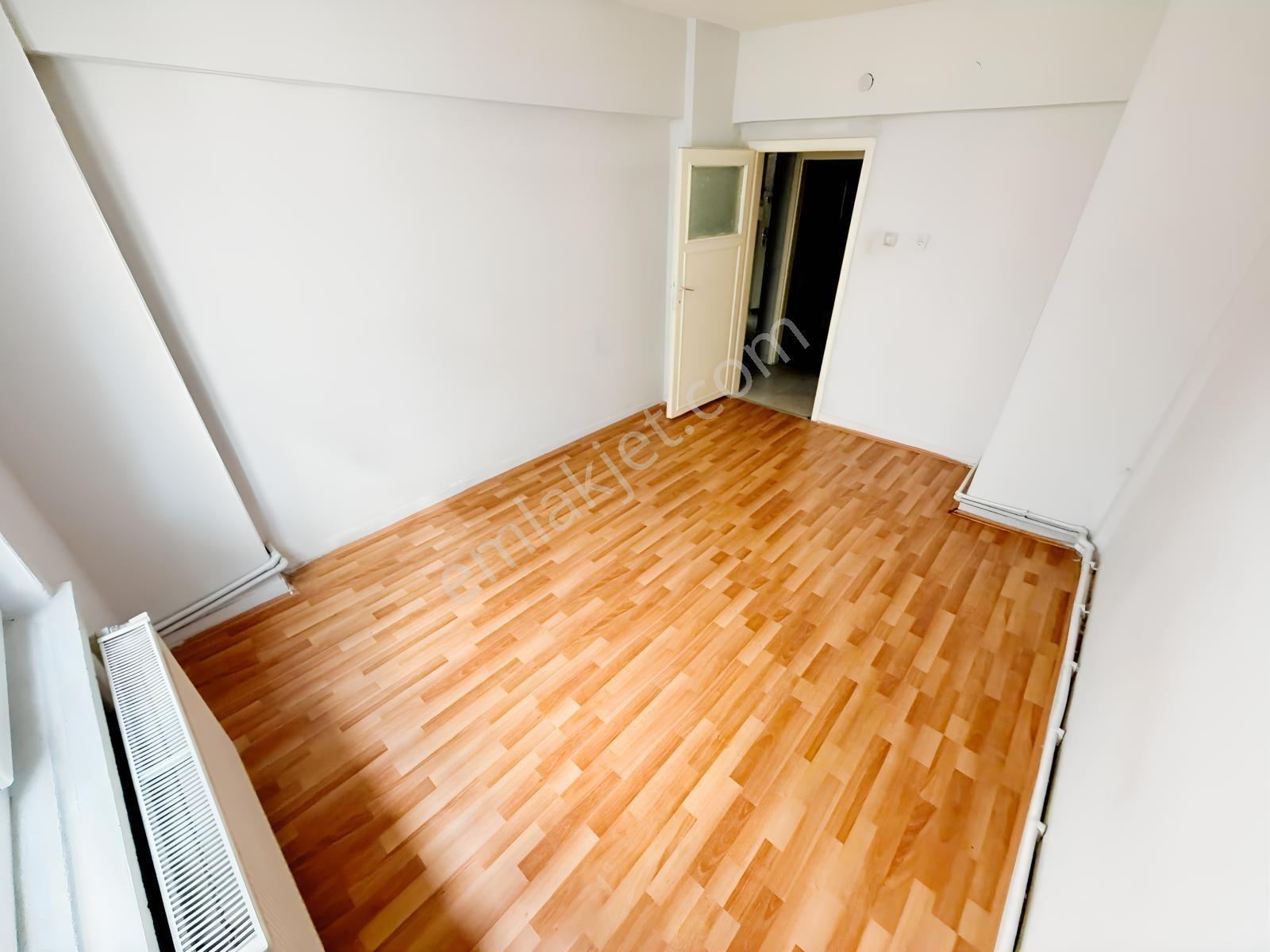 Es'as'tan İstasyon Mahallesinde 3+1 Okul Yakını Satılık Daire — fotoğraf 3