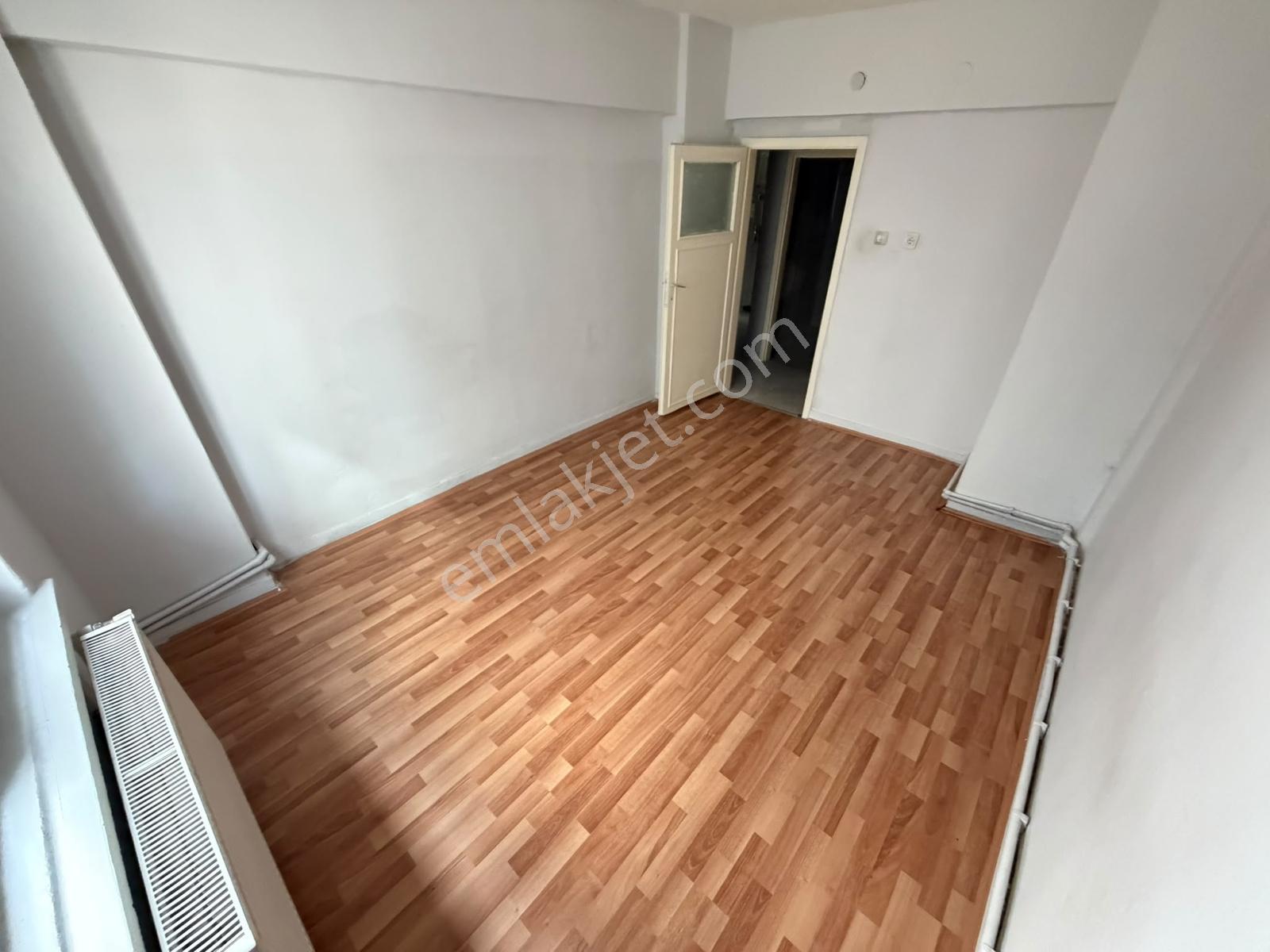 Es'as'tan İstasyon Mahallesinde 3+1 Okul Yakını Satılık Daire — fotoğraf 4