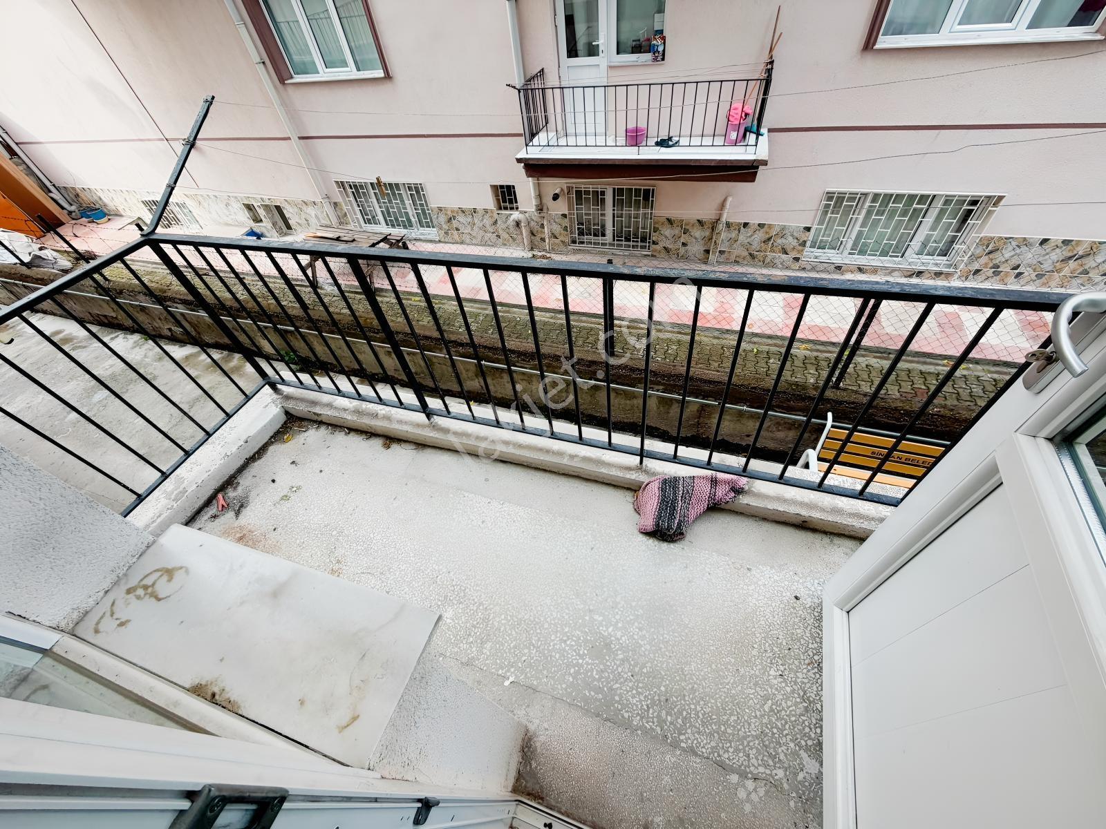 Es'as'tan İstasyon Mahallesinde 3+1 Okul Yakını Satılık Daire — fotoğraf 24