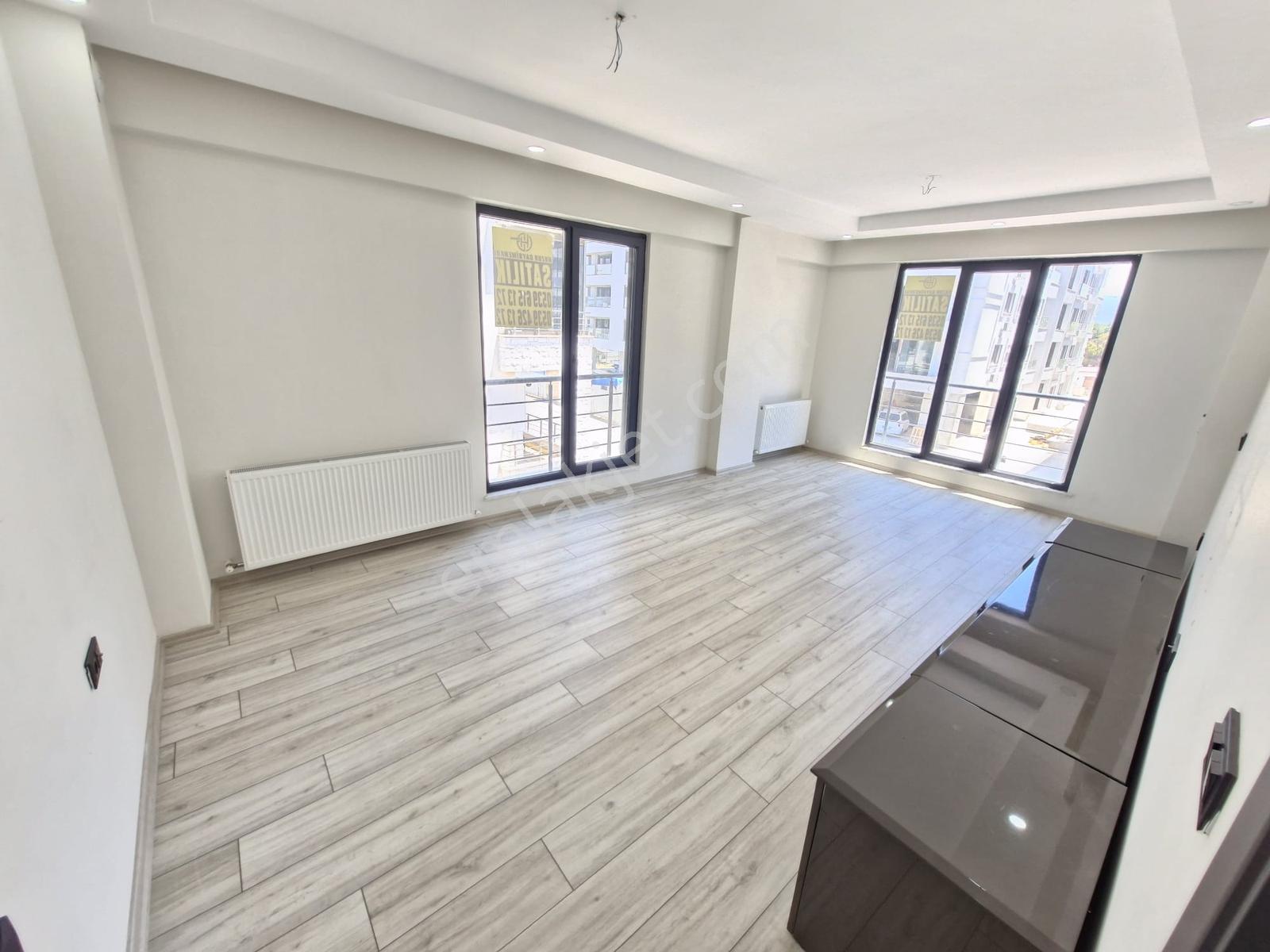 Huzurdan Cadde Üzeri 3+1 Doğalgazlı Ebevny Banyolu Satılık Daire — fotoğraf 13