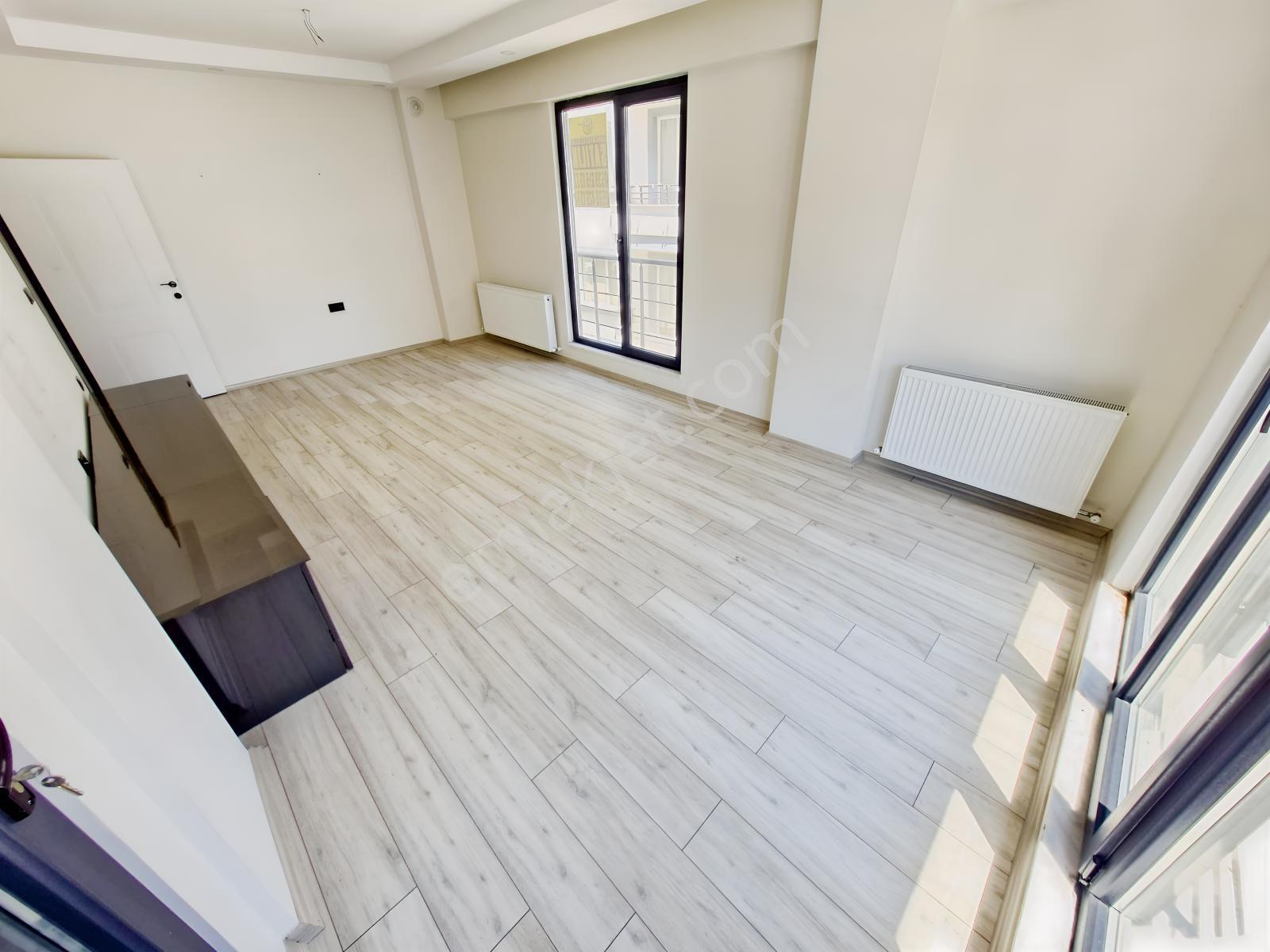 Huzurdan Cadde Üzeri 3+1 Doğalgazlı Ebevny Banyolu Satılık Daire — fotoğraf 15