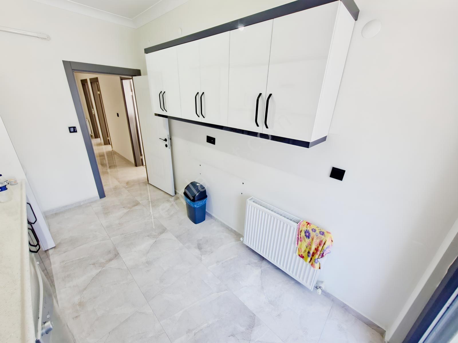 Huzurdan Cadde Üzeri 3+1 Doğalgazlı Ebevny Banyolu Satılık Daire — fotoğraf 18
