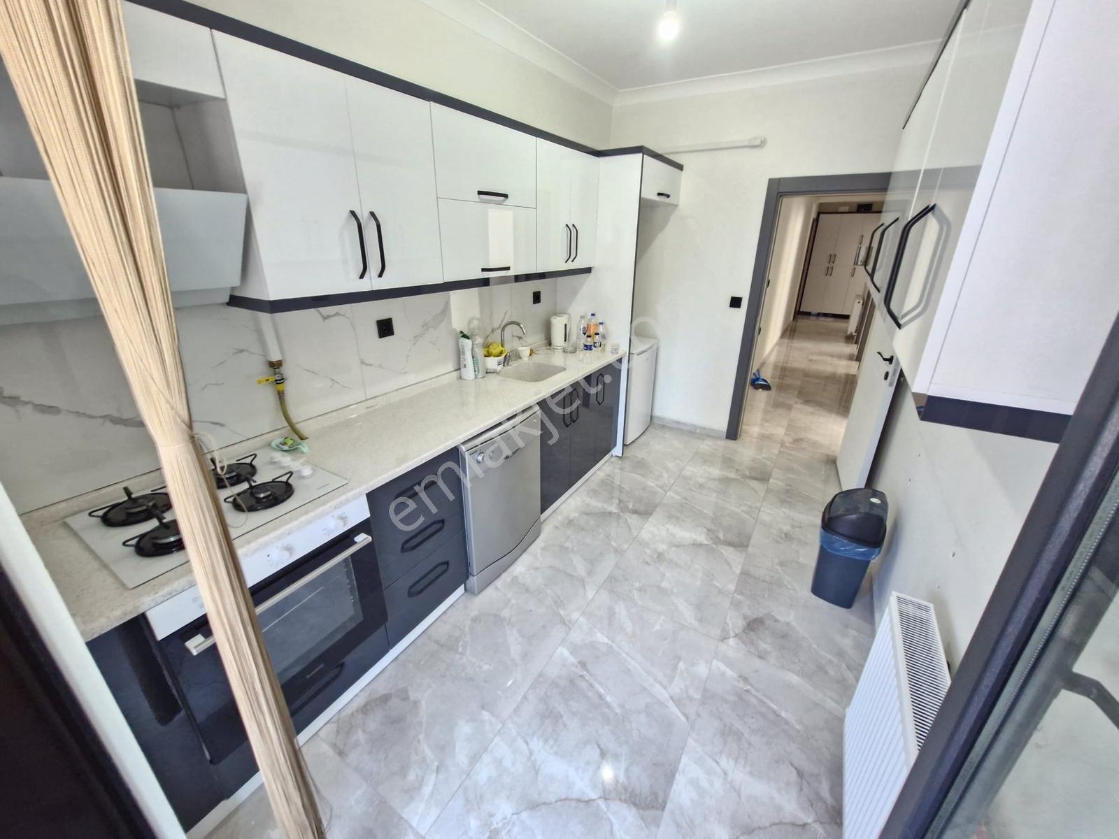 Huzurdan Cadde Üzeri 3+1 Doğalgazlı Ebevny Banyolu Satılık Daire — fotoğraf 19