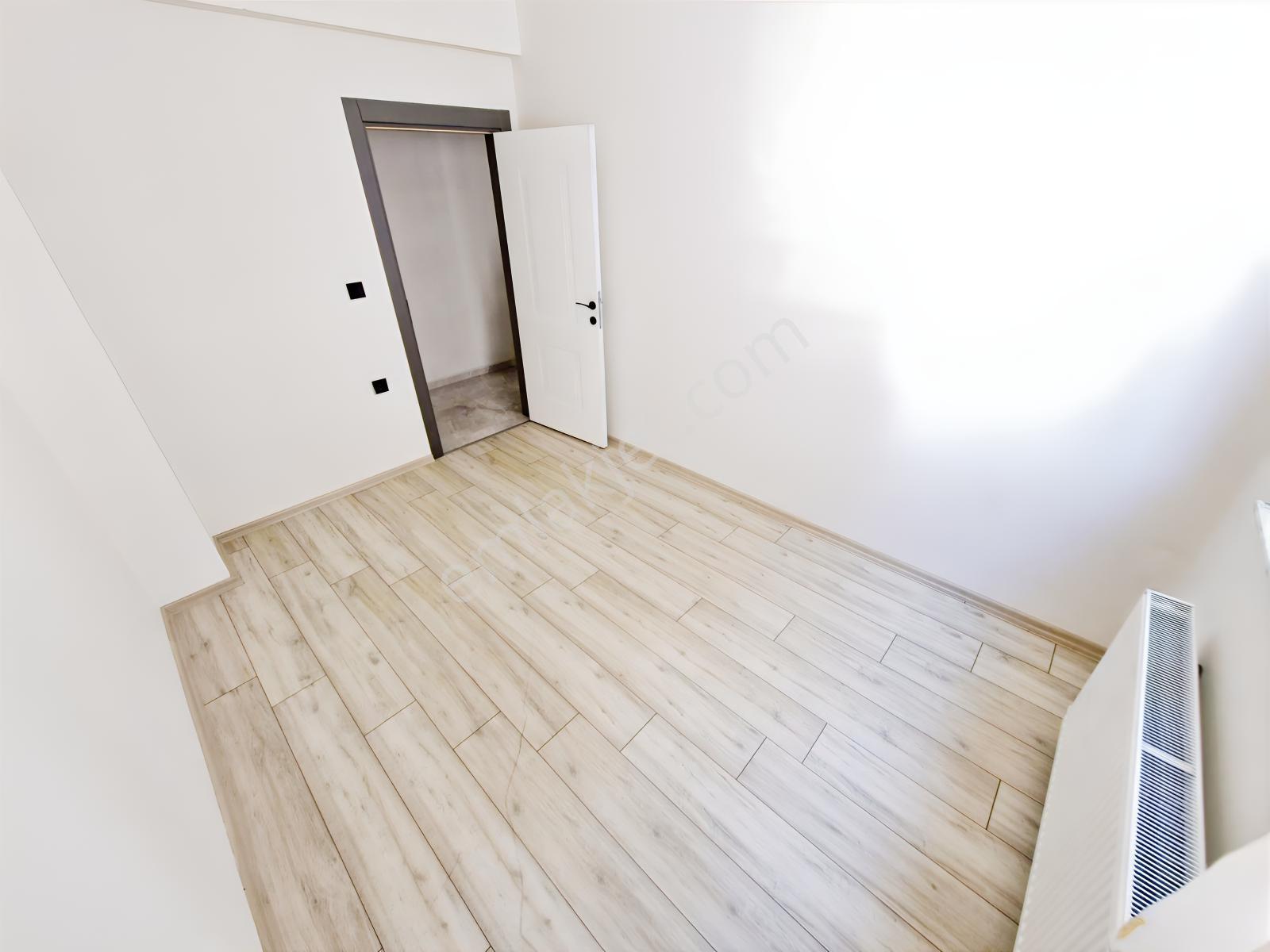 Huzurdan Cadde Üzeri 3+1 Doğalgazlı Ebevny Banyolu Satılık Daire — fotoğraf 25
