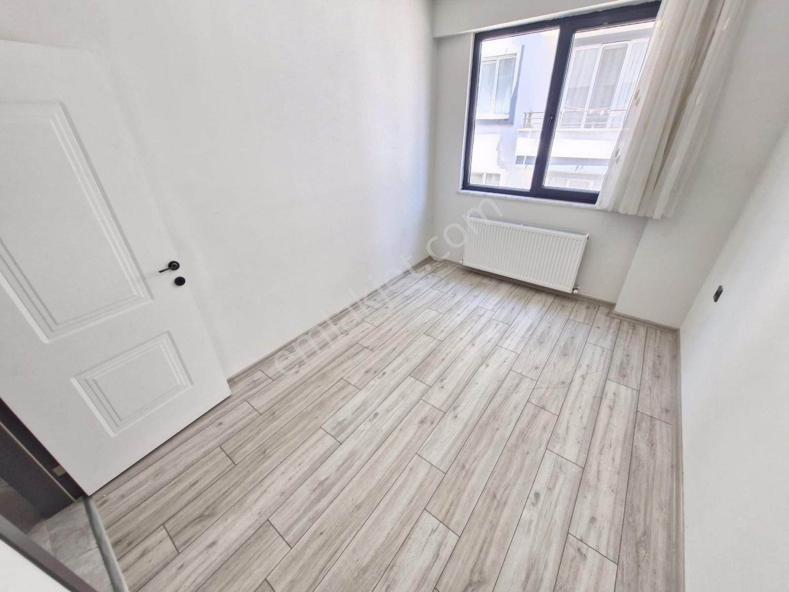 Huzurdan Cadde Üzeri 3+1 Doğalgazlı Ebevny Banyolu Satılık Daire — fotoğraf 26