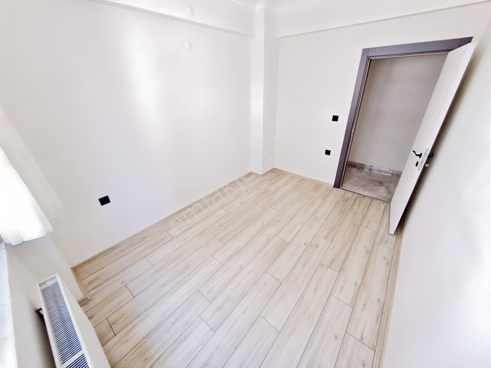 Huzurdan Cadde Üzeri 3+1 Doğalgazlı Ebevny Banyolu Satılık Daire — fotoğraf 28