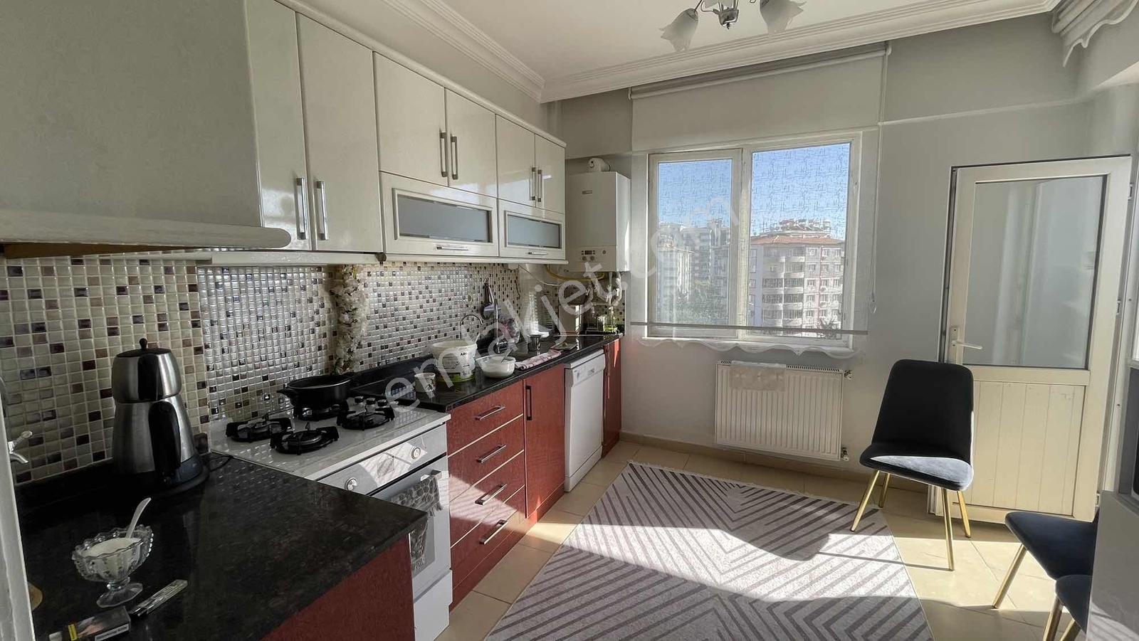 Emlak Diyarından Karataşta 3+1 Ebeveyn Banyolu Satılık Daire — fotoğraf 5