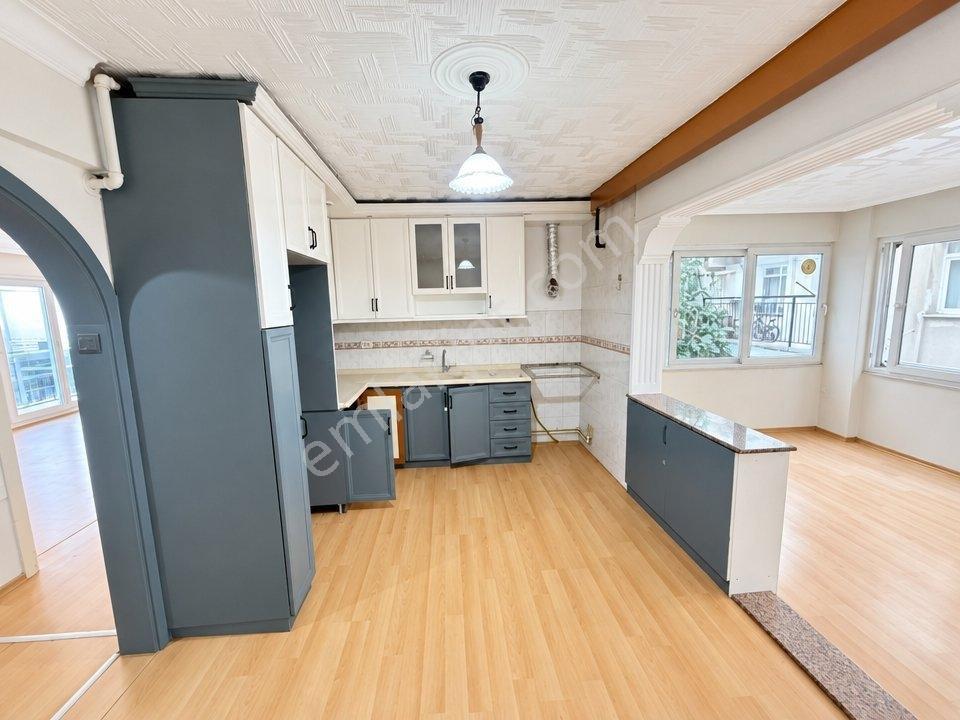 Buca Yeşilbağlar Mah 170 M2 Doğalgazlı 3+1 Hemen Teslim — fotoğraf 3