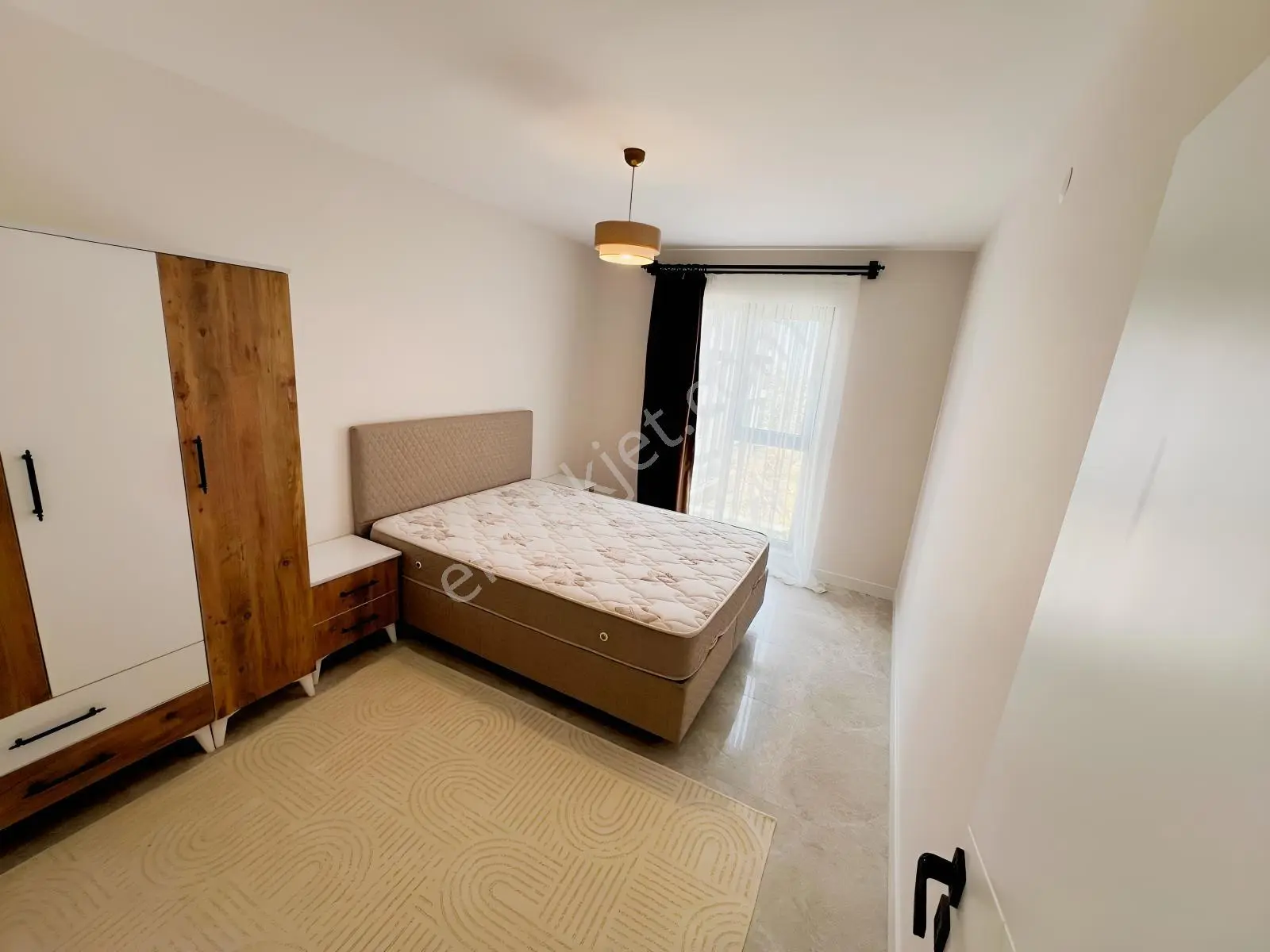 İncek 'Te Kiracılı Full Esyalı Yatırıma Uygun Satılık Daire