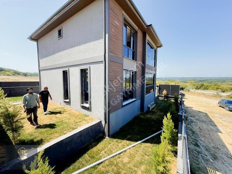 Deniz Manzaralı 4+1 Lüx Sıfır Bahçe Kullanım Alanlı Havuzlu — fotoğraf 3