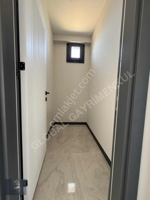 Deniz Manzaralı 4+1 Lüx Sıfır Bahçe Kullanım Alanlı Havuzlu — fotoğraf 7