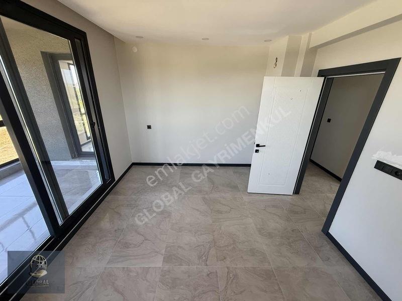 Deniz Manzaralı 4+1 Lüx Sıfır Bahçe Kullanım Alanlı Havuzlu — fotoğraf 11