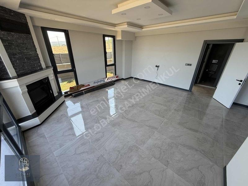 Deniz Manzaralı 4+1 Lüx Sıfır Bahçe Kullanım Alanlı Havuzlu — fotoğraf 35