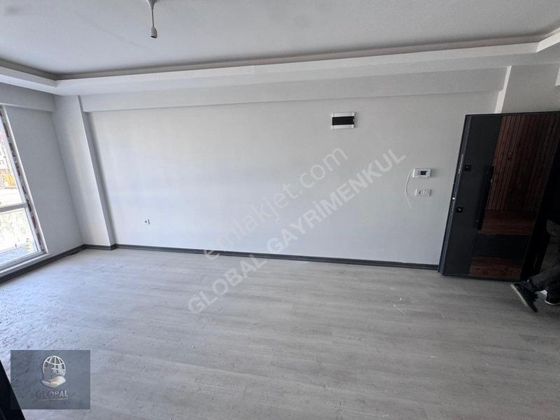 Çorlu Hatip'te Havuzlu Site İçinde Satılık 1+1 Daire 45m² — fotoğraf 3