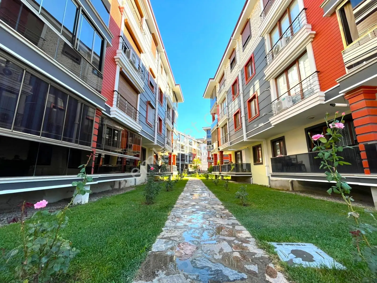 Gümüşden Akçay'da Ön Cephe Arakat Cam Balkonlu Doğalgazlı 1+1 Daire — fotoğraf 3