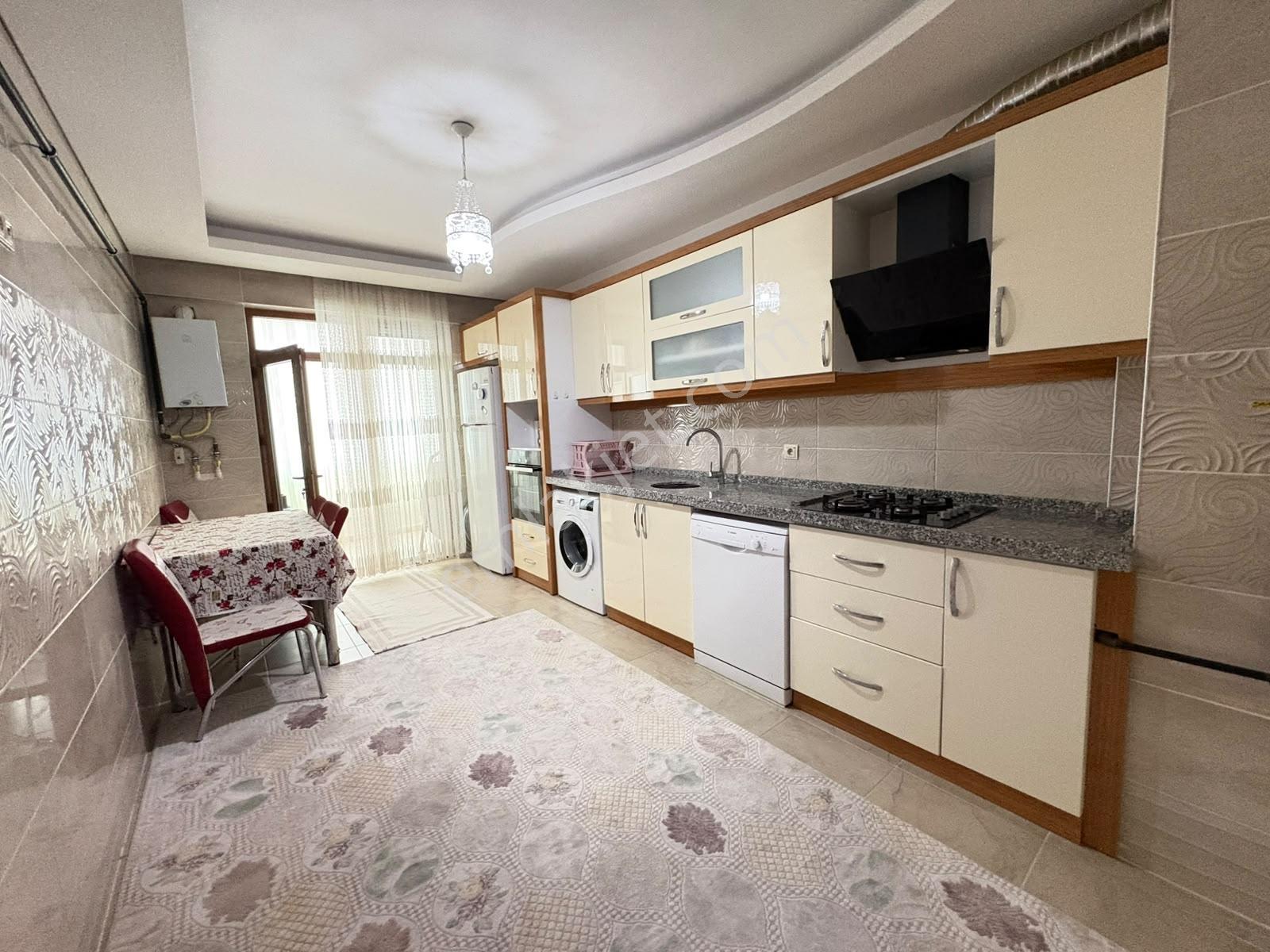 Yüksel Şahin'den Parsana'da 3+1 Arakat Asansörlü 180 M2 Geniş — fotoğraf 2
