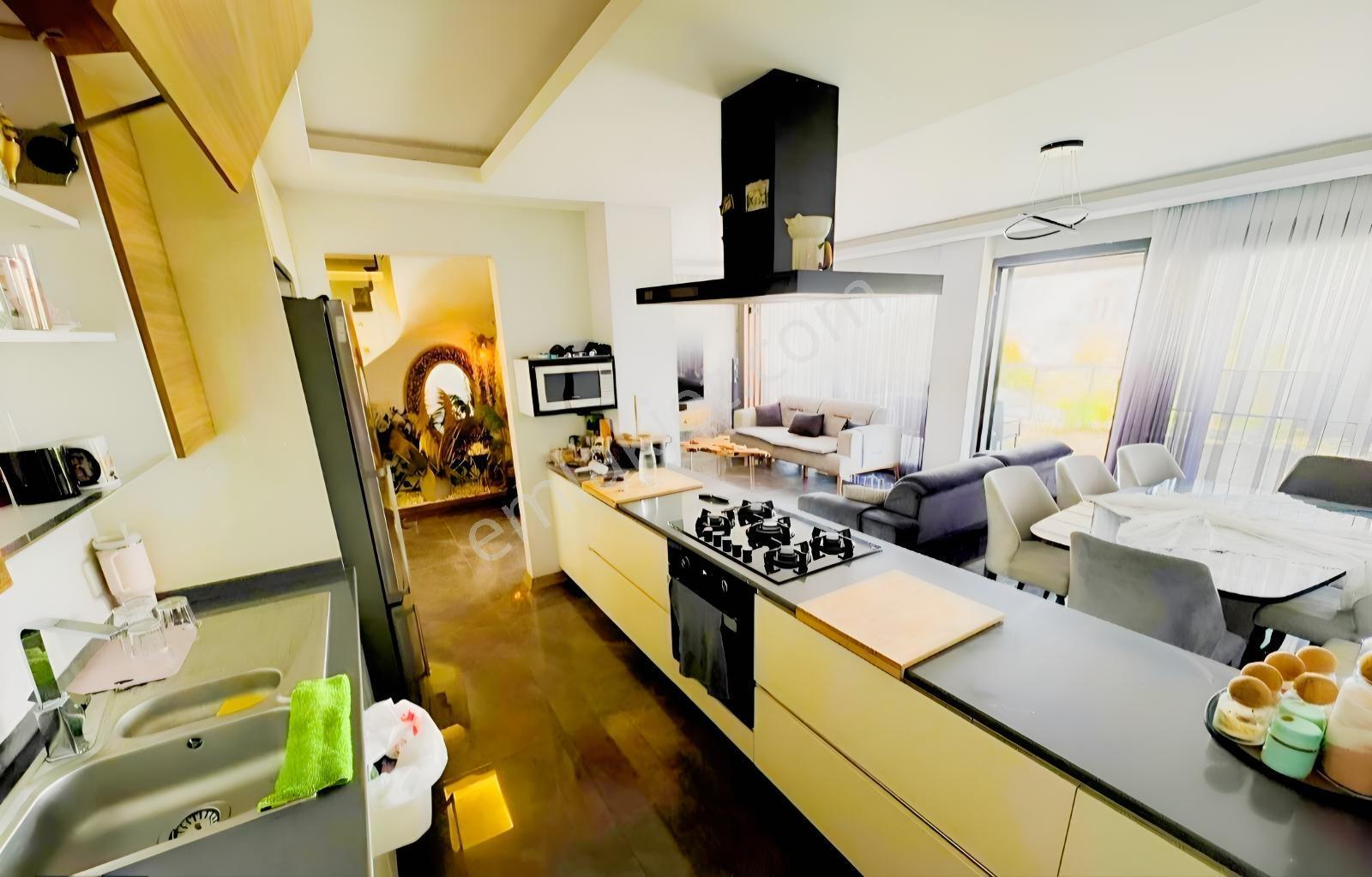 Kuşadası Kadınlar Denizi'nde Deniz Manzaralı Müstakil 3+1 Villa — fotoğraf 8