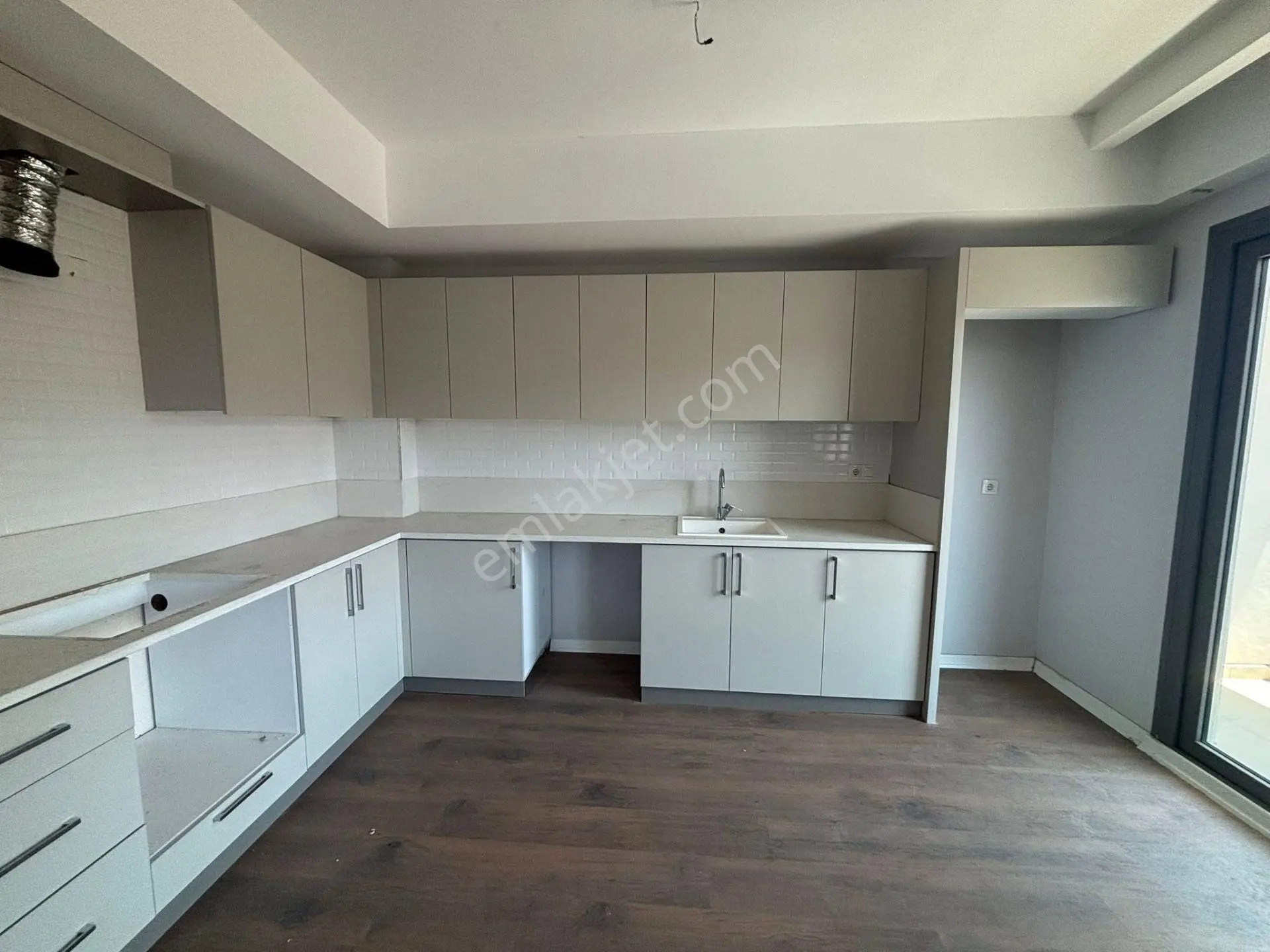 Tc Emlaktan Satılık Sıfır Site İçersinde ! — fotoğraf 2