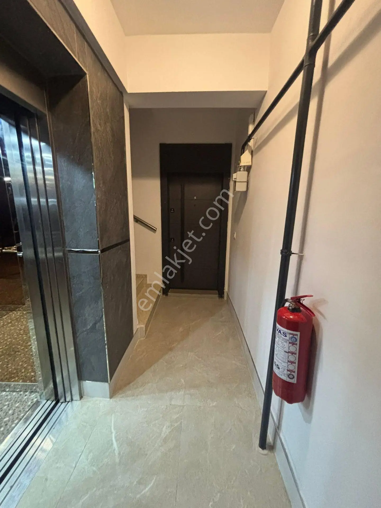 Tc Emlaktan Satılık Sıfır Site İçersinde ! — fotoğraf 3