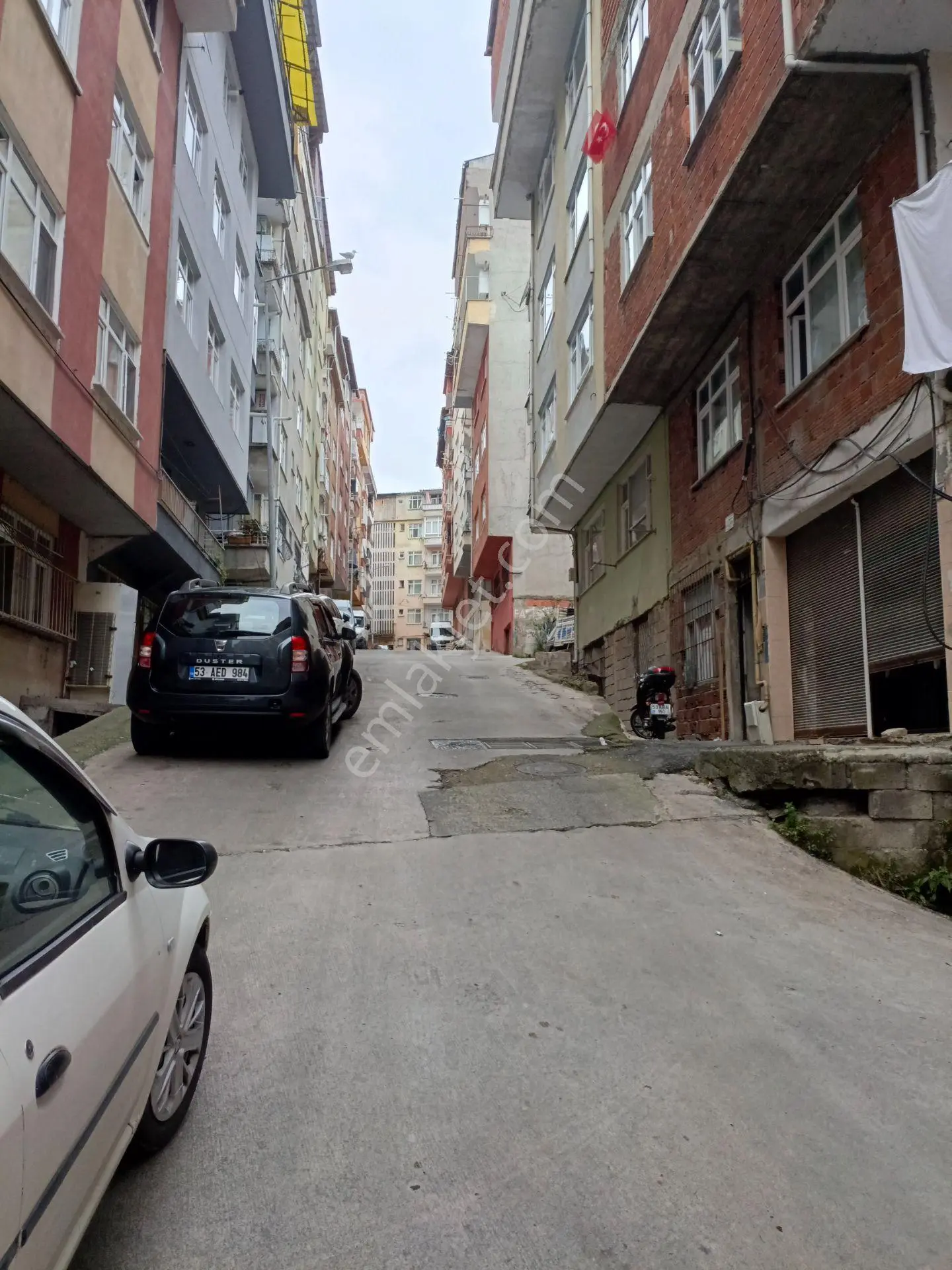 Yapıtürk Gayrimenkul’den Rize Merkez Tophane’de Satılık Bahçe Katlı 2+1 Daire — fotoğraf 2