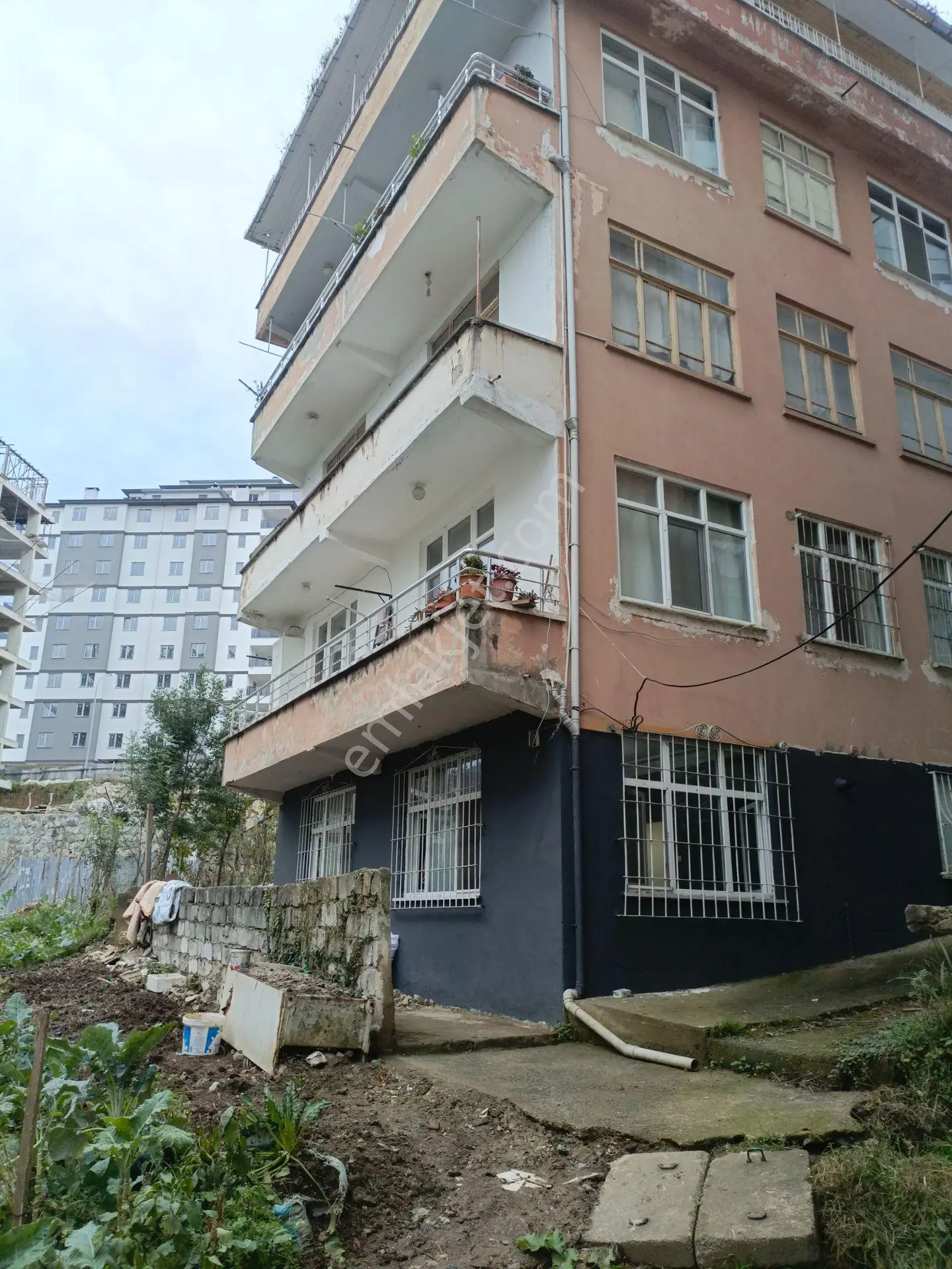Yapıtürk Gayrimenkul’den Rize Merkez Tophane’de Satılık Bahçe Katlı 2+1 Daire — fotoğraf 5