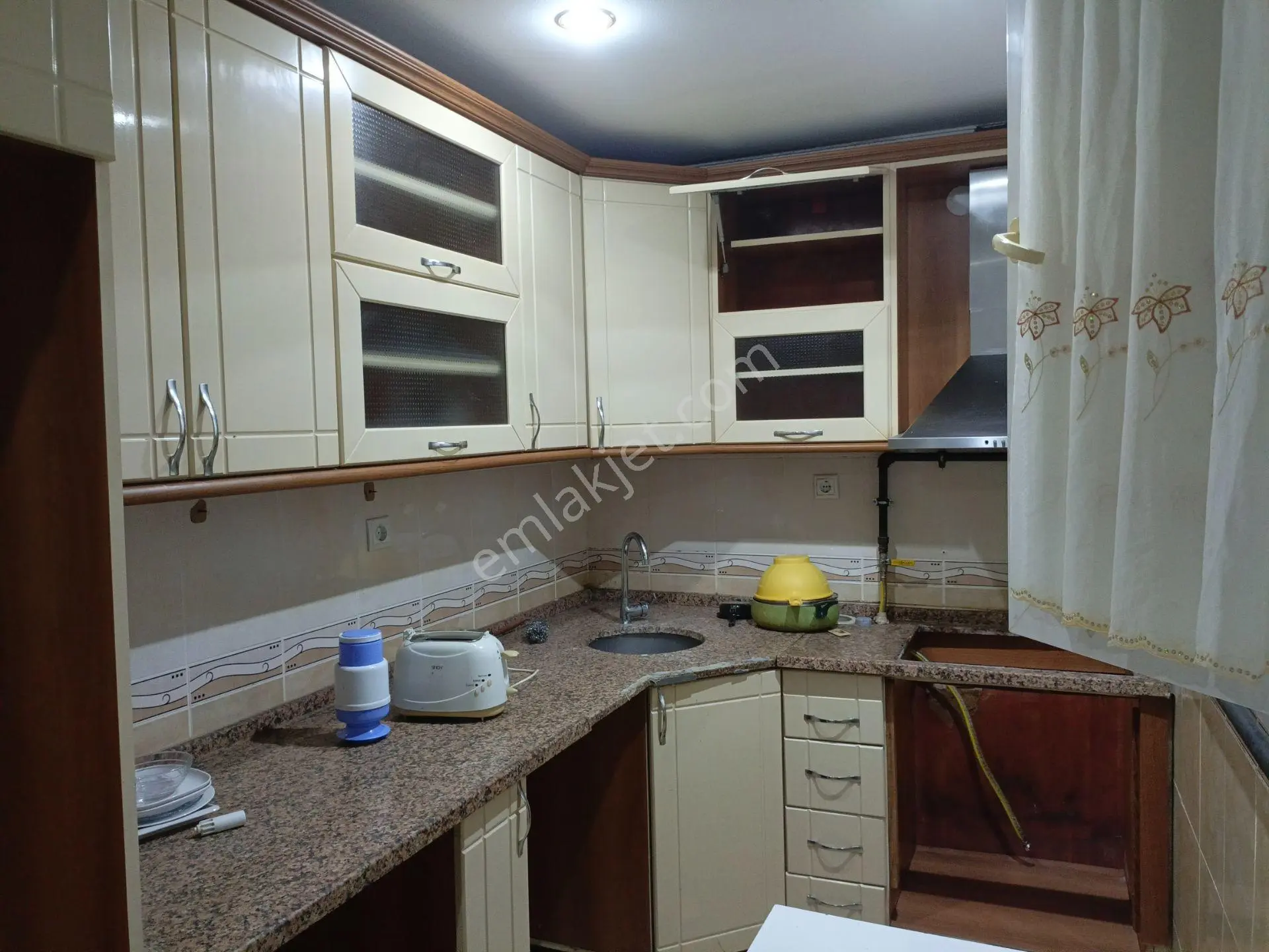 Yapıtürk Gayrimenkul’den Rize Merkez Tophane’de Satılık Bahçe Katlı 2+1 Daire — fotoğraf 19