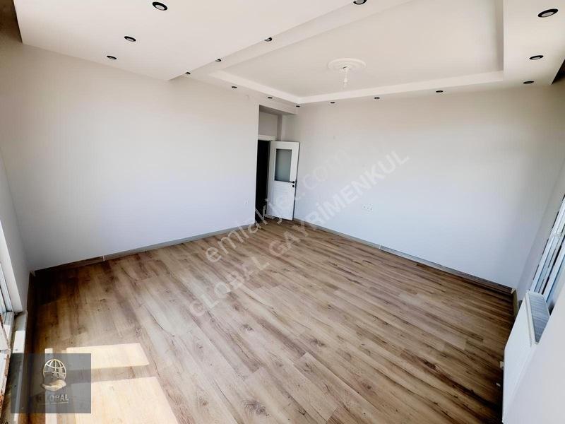 Çorlu Çobançeşme Bulvarcephe Sıfır E.banyolu 3+1 — fotoğraf 5