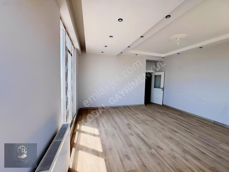 Çorlu Çobançeşme Bulvarcephe Sıfır E.banyolu 3+1 — fotoğraf 6