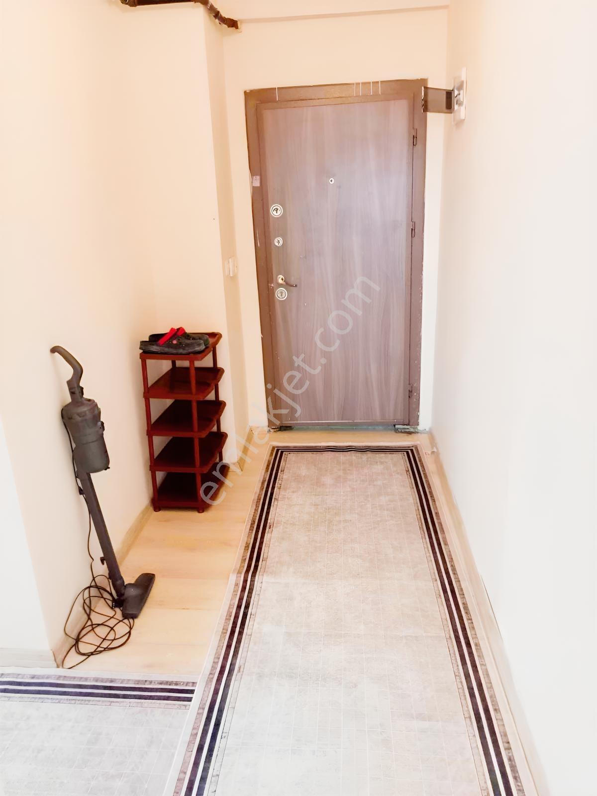 Üniversitenin 2.kapısında Kiracılı Yüksek Giriş Satılık 1 + 1 — fotoğraf 2