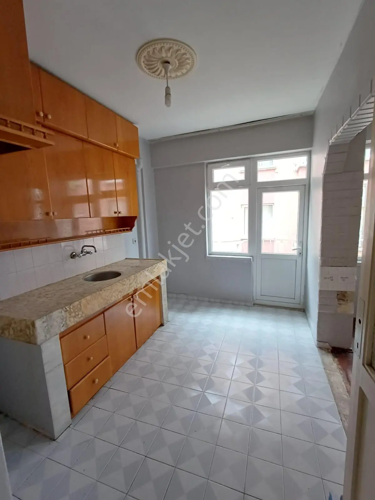 Fevzi Çakmak Mahallesinde İçi Temiz Bakımlı Satılık Daire