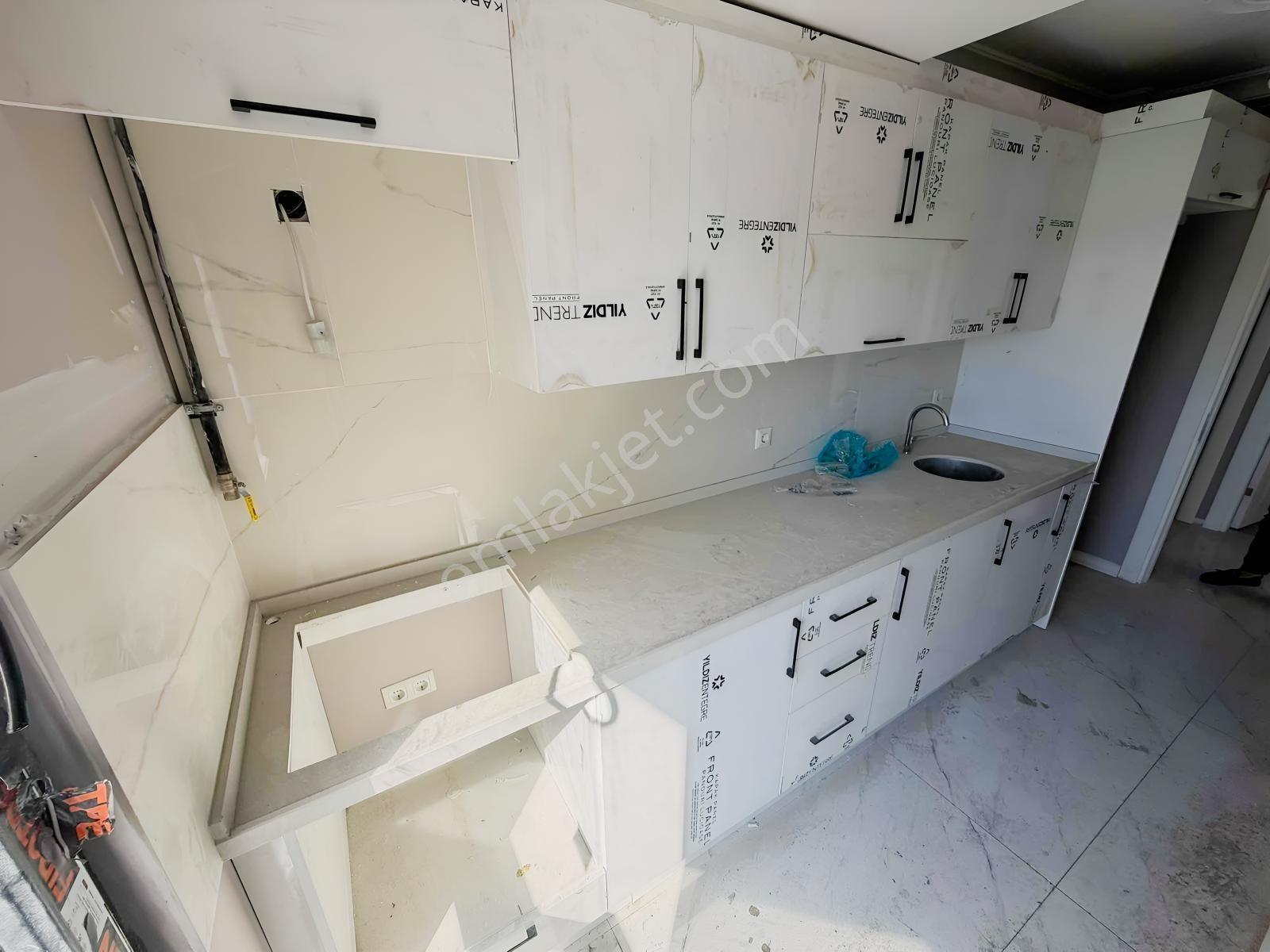 Silahtarağa 2+1 Balkonlu Otoparklı Asansörlüc Daire — fotoğraf 3