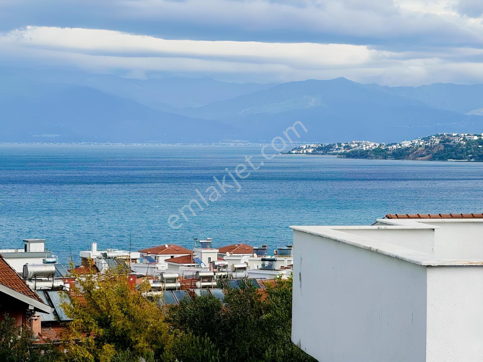 Aleyna Sitesinde Havuzlu Villa
