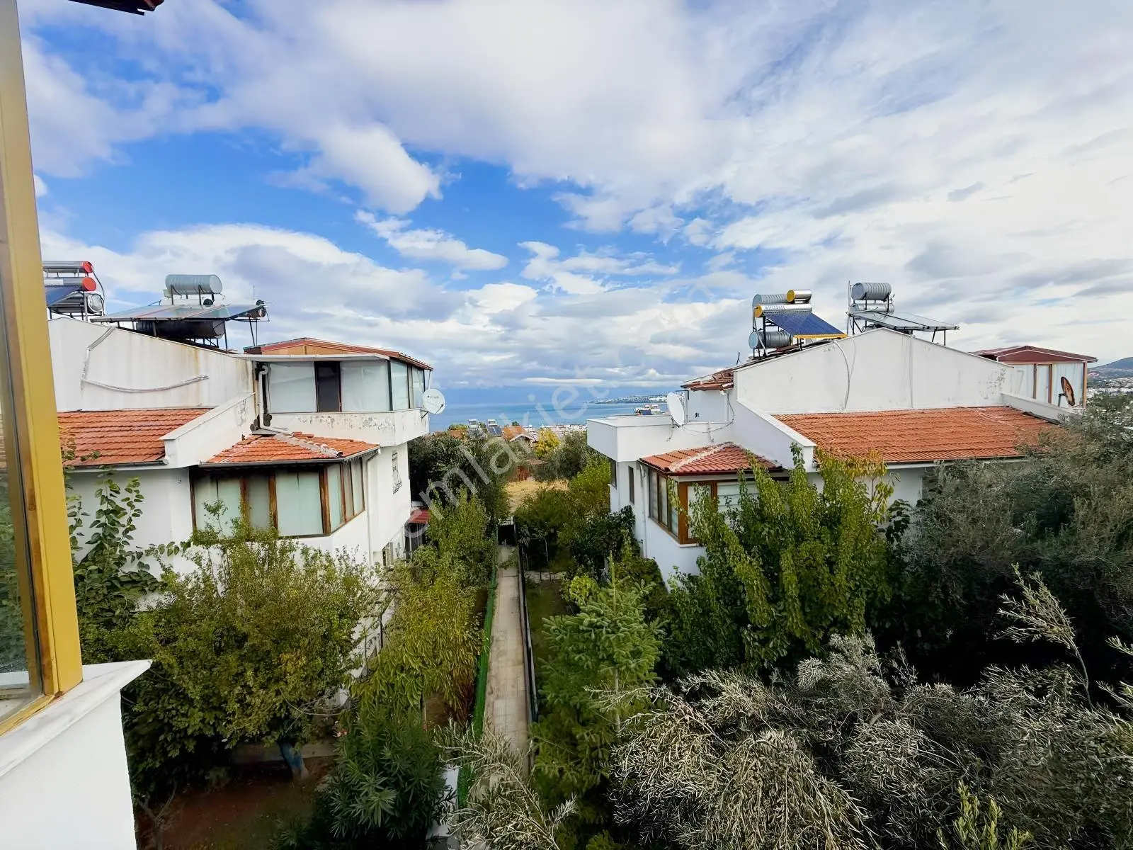 Aleyna Sitesinde Havuzlu Villa — fotoğraf 3