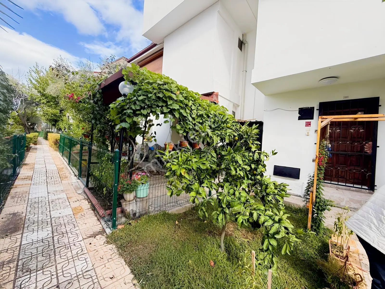 Aleyna Sitesinde Havuzlu Villa — fotoğraf 4