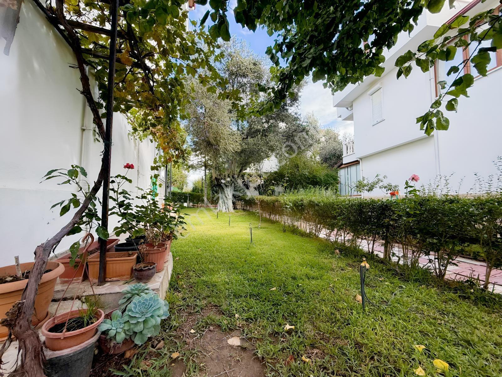 Aleyna Sitesinde Havuzlu Villa — fotoğraf 6
