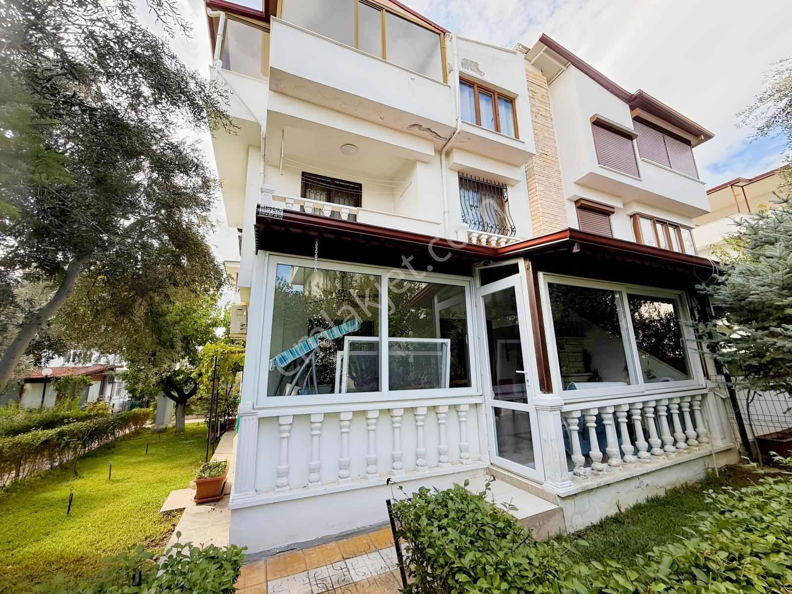 Aleyna Sitesinde Havuzlu Villa — fotoğraf 7