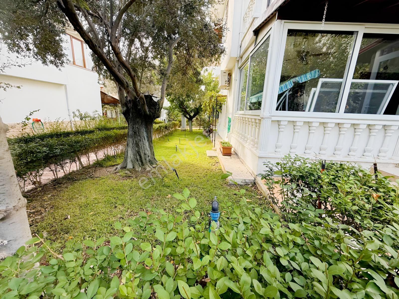 Aleyna Sitesinde Havuzlu Villa — fotoğraf 8