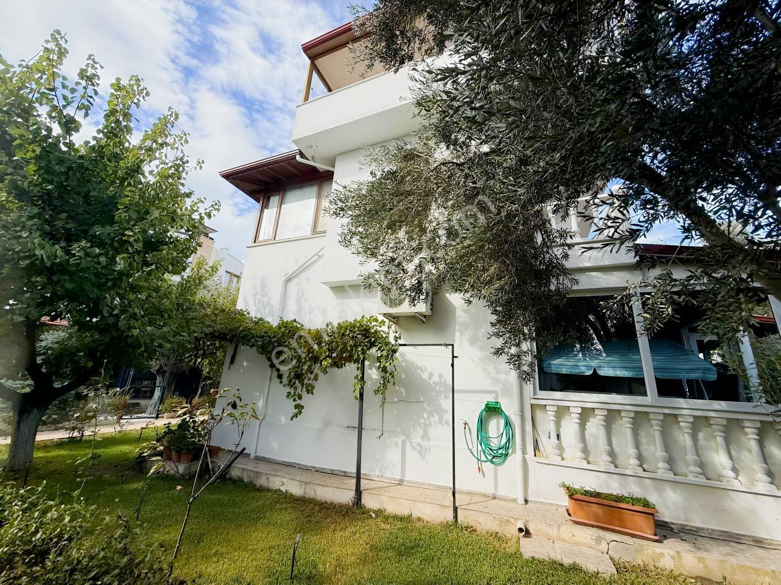 Aleyna Sitesinde Havuzlu Villa — fotoğraf 10