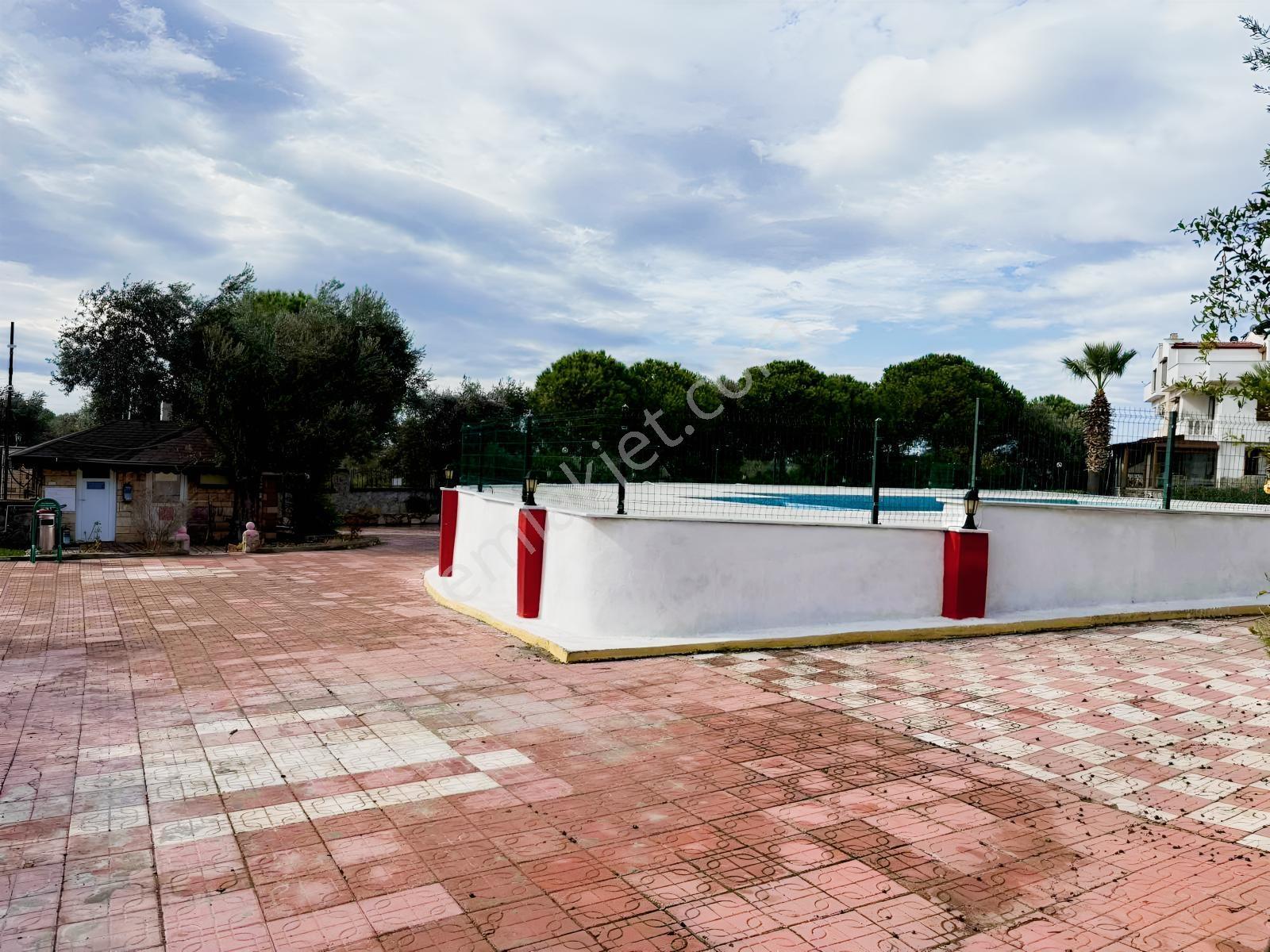 Aleyna Sitesinde Havuzlu Villa — fotoğraf 13