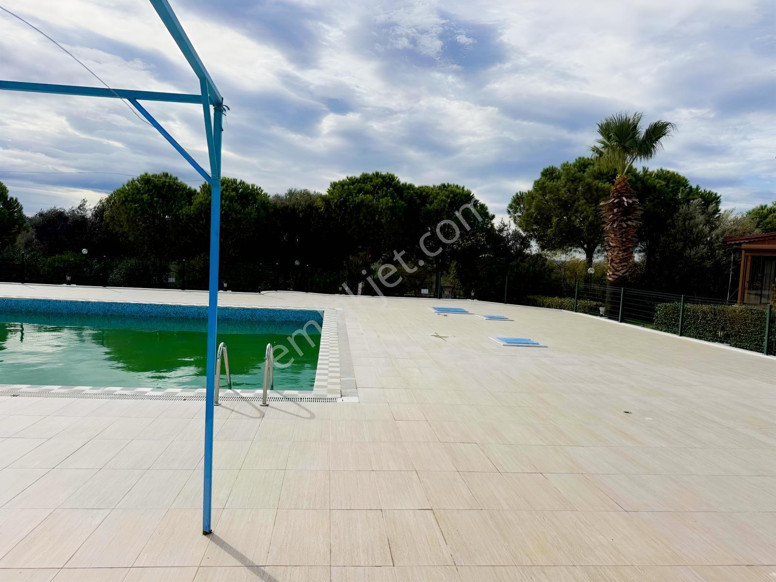 Aleyna Sitesinde Havuzlu Villa — fotoğraf 15