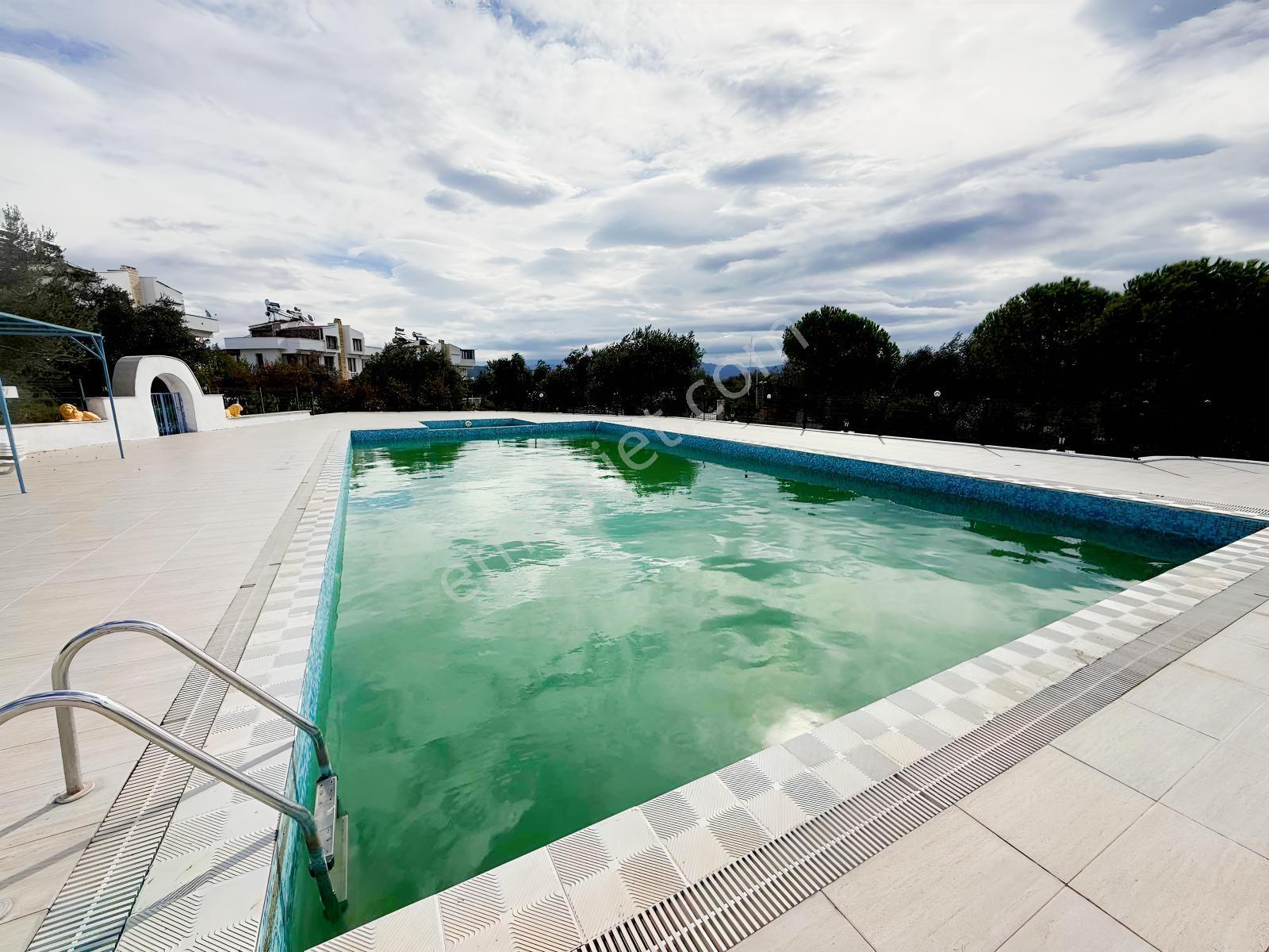 Aleyna Sitesinde Havuzlu Villa — fotoğraf 16