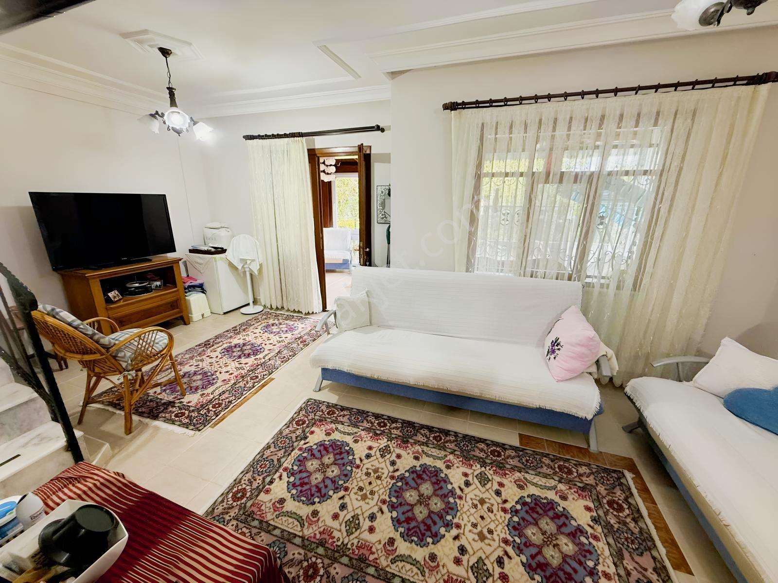 Aleyna Sitesinde Havuzlu Villa — fotoğraf 26