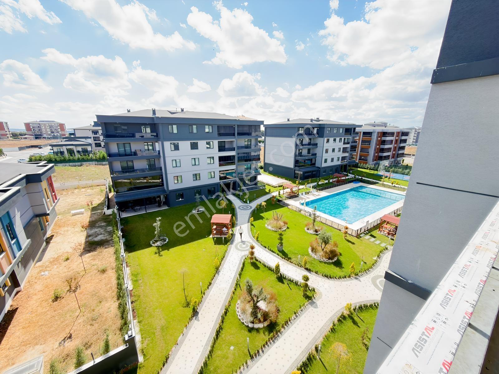 Var'Dan Çerkezköy Tepe'De Sıfır Site İçerisinde Lüxx 3+1 Dairee