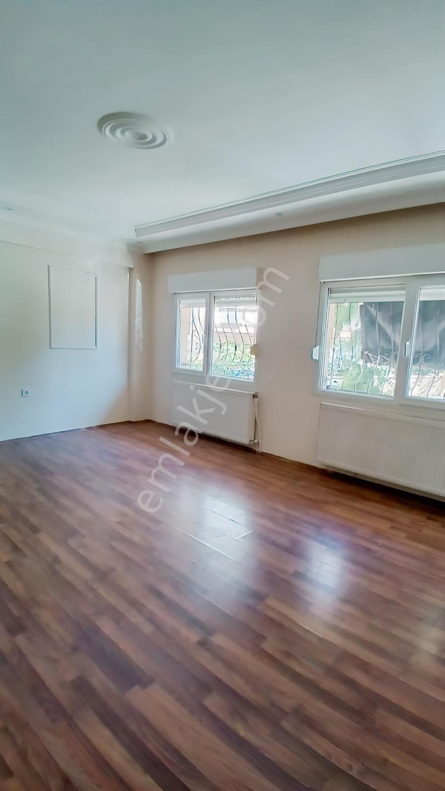 Buca Barış Mahallesinde Kız Kulesi Geniş Metrekareli 3+1 Daire
