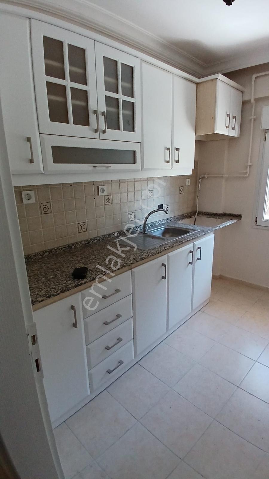 Buca Barış Mahallesinde Kız Kulesi Geniş Metrekareli 3+1 Daire — fotoğraf 3