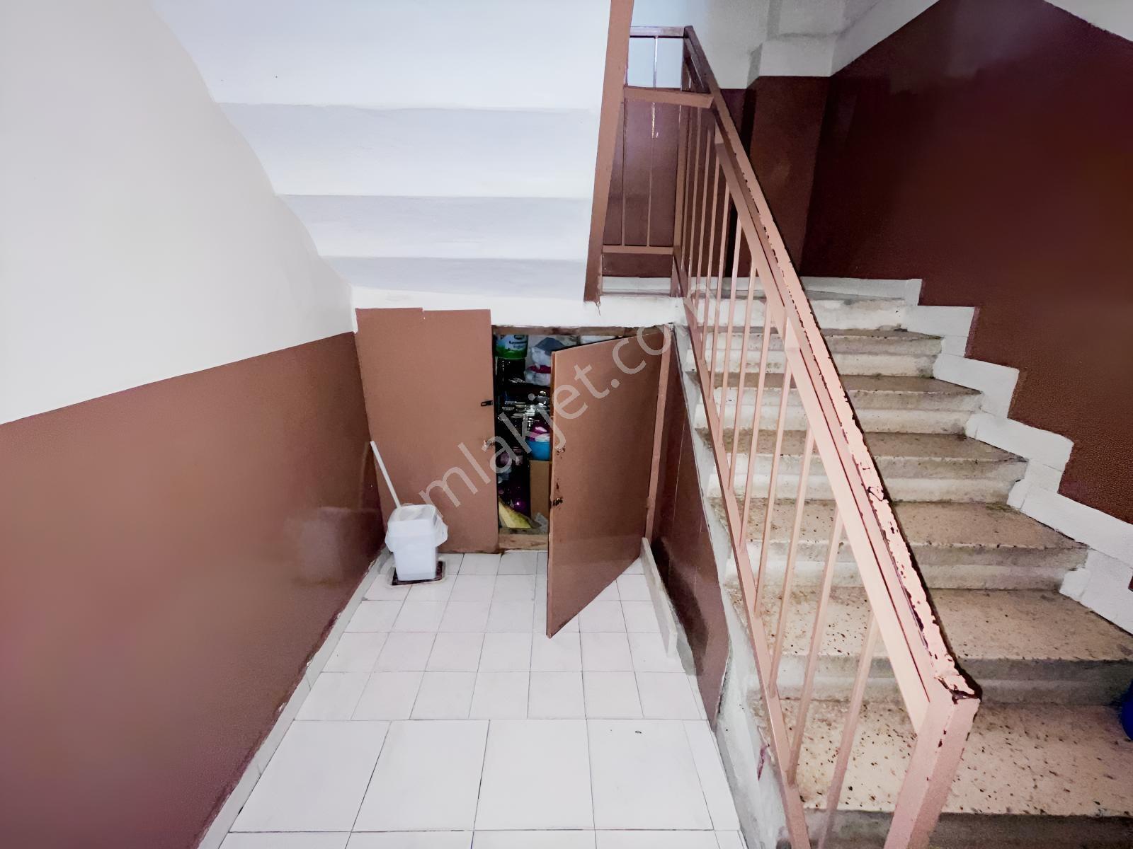 Boşnak Mahallesinde Satılık 2+1 Bahçe Katı — fotoğraf 3