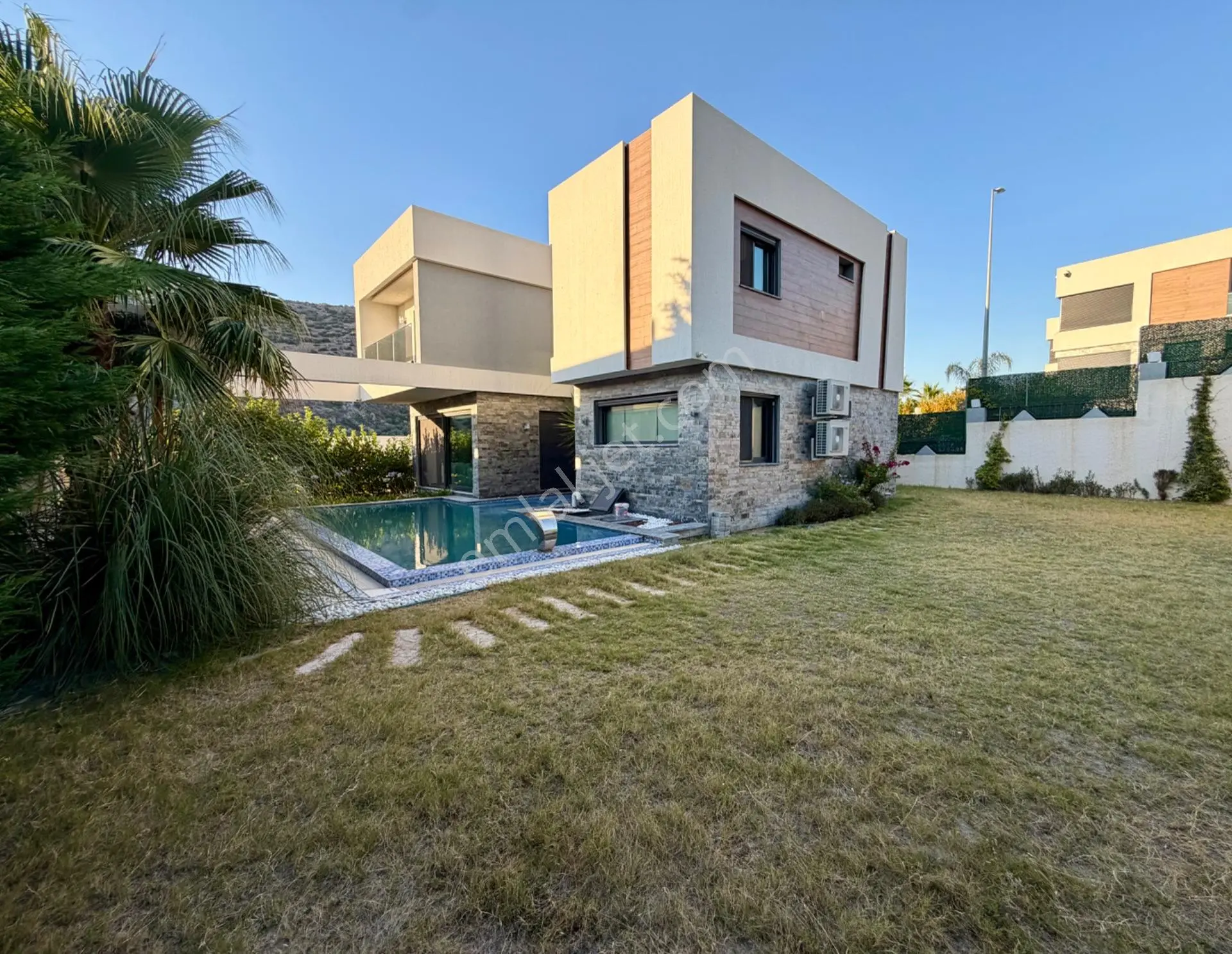 Kuşadası İstek Okulları Bölgesinde Özel Havuzlu Geniş Villa — fotoğraf 2