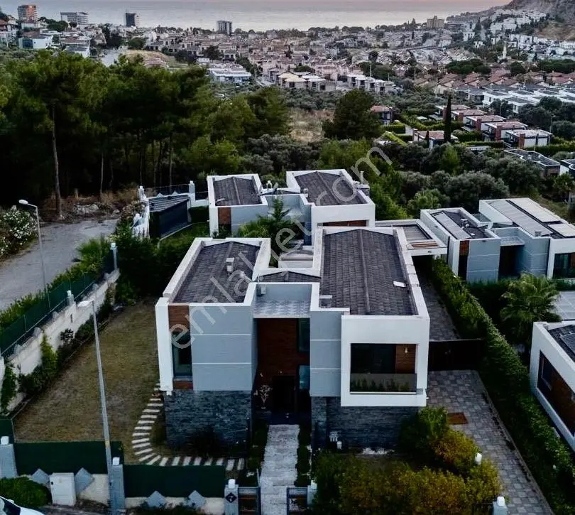 Kuşadası İstek Okulları Bölgesinde Özel Havuzlu Geniş Villa — fotoğraf 4