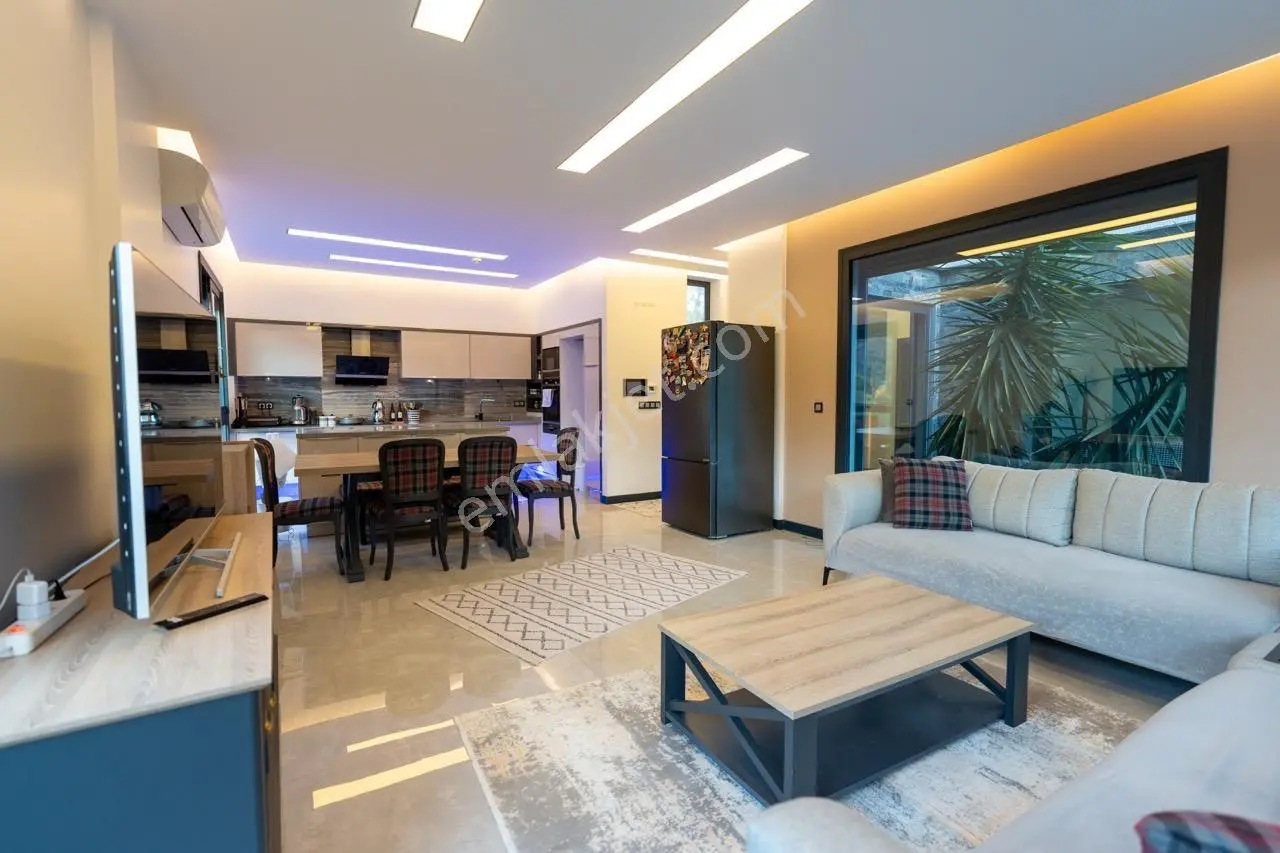 Kuşadası İstek Okulları Bölgesinde Özel Havuzlu Geniş Villa — fotoğraf 6