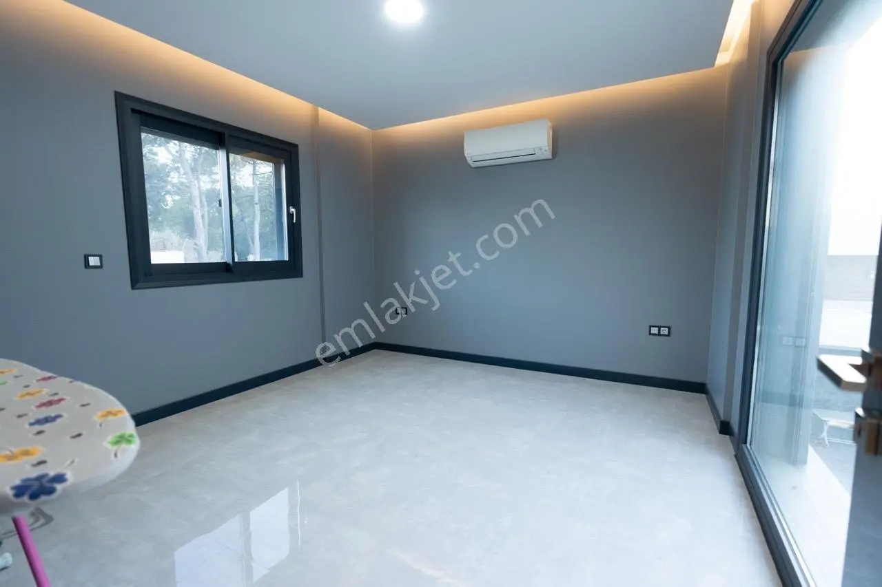 Kuşadası İstek Okulları Bölgesinde Özel Havuzlu Geniş Villa — fotoğraf 10
